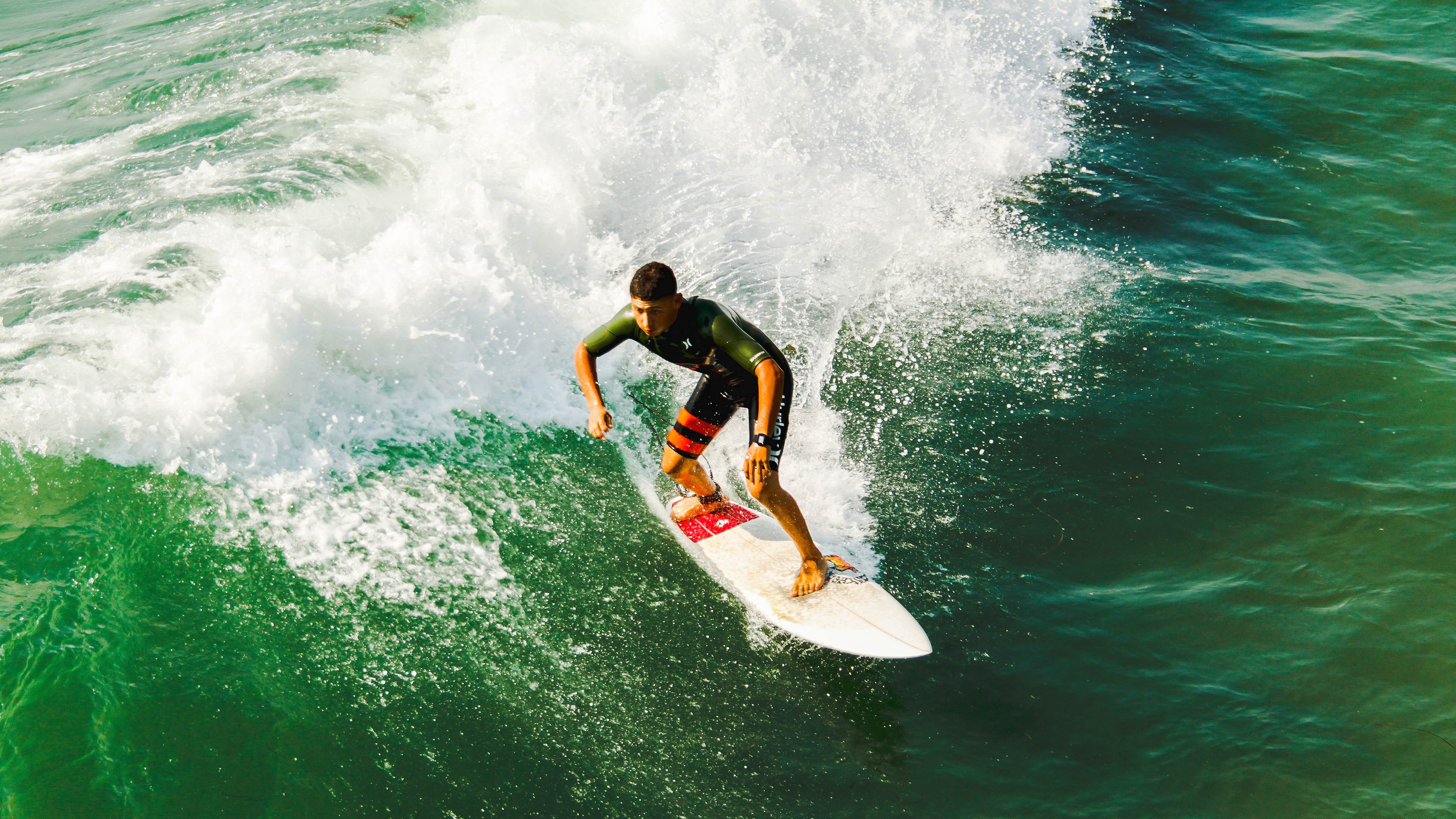 九游娱乐-他用“坚韧不拔”的精神扼守篮下，无数次挡住对手的“暴扣”！